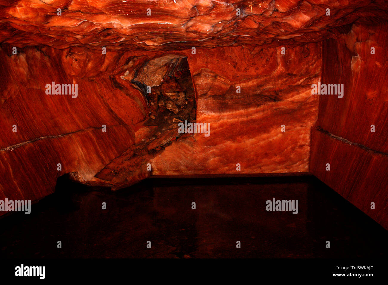 Rock salt tunnel in Khewra Salt Mines of Pakistan Stock Photo - Alamy