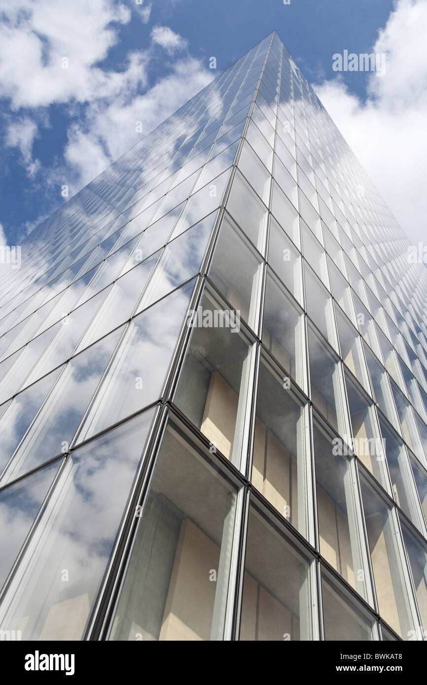 Reflections on the facade of the National Library of France ...