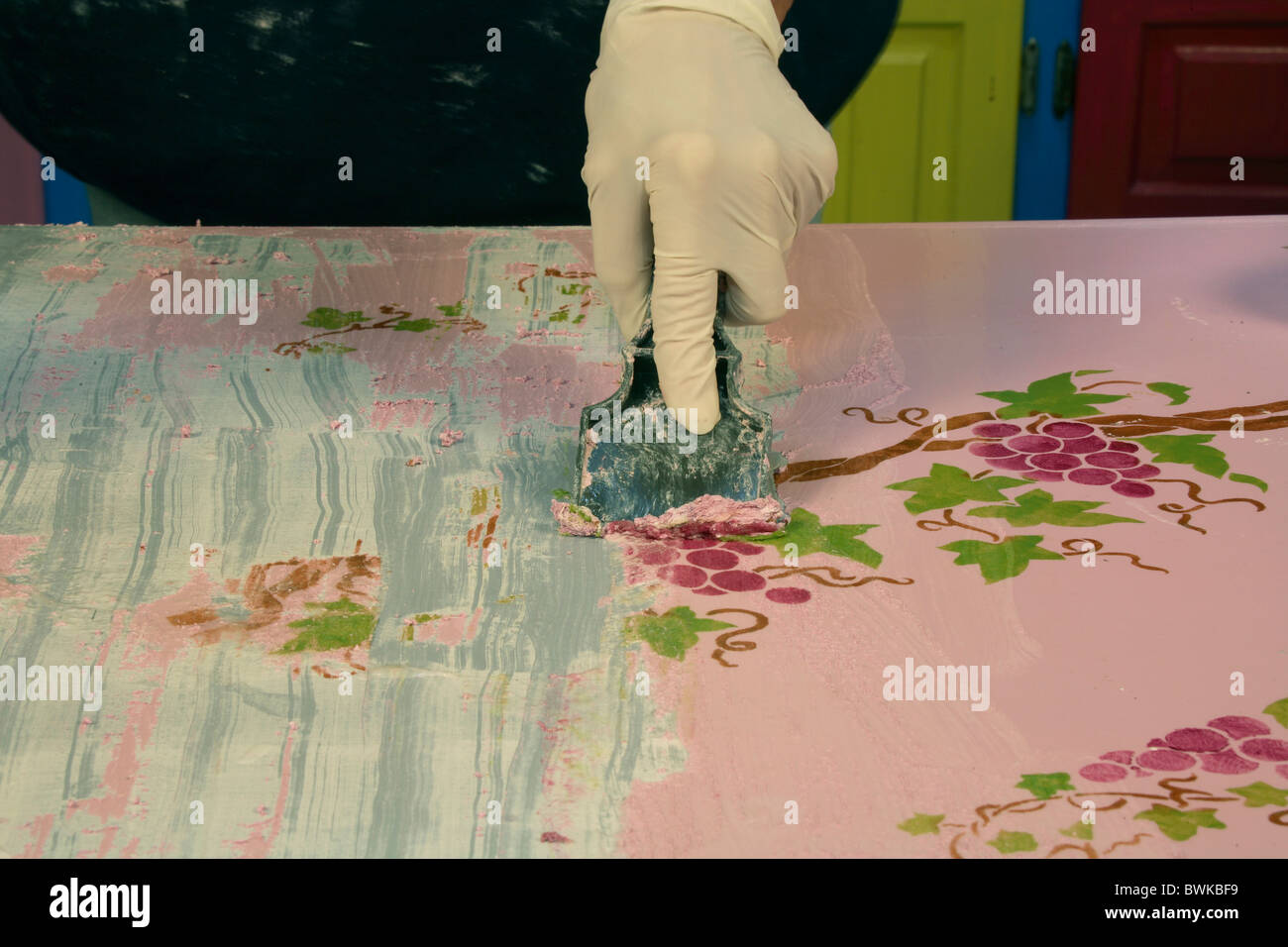 craft stripping removing stain paint remover solvent chemistry spatula