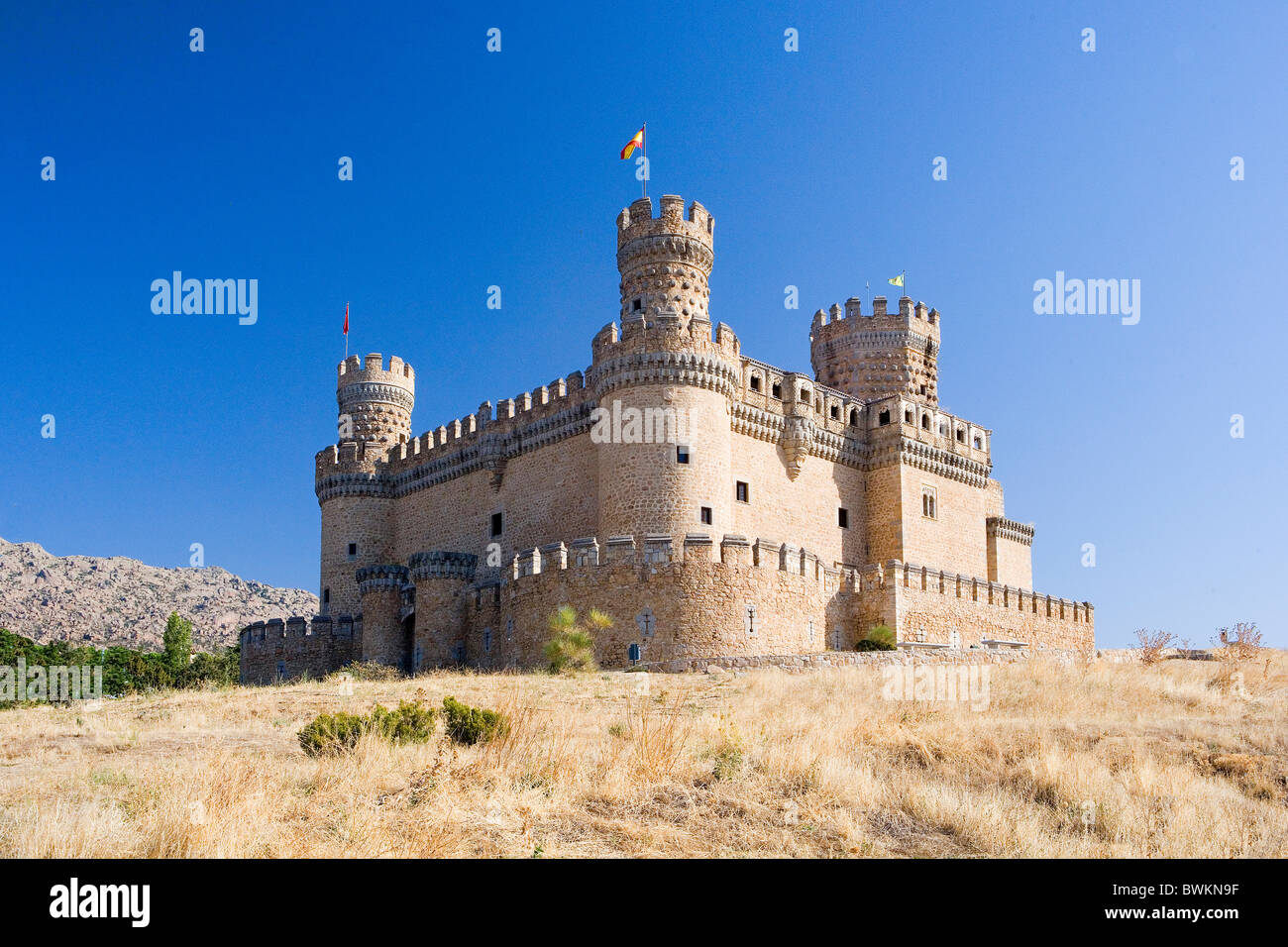 Castle of the middle ages hi-res stock photography and images - Alamy