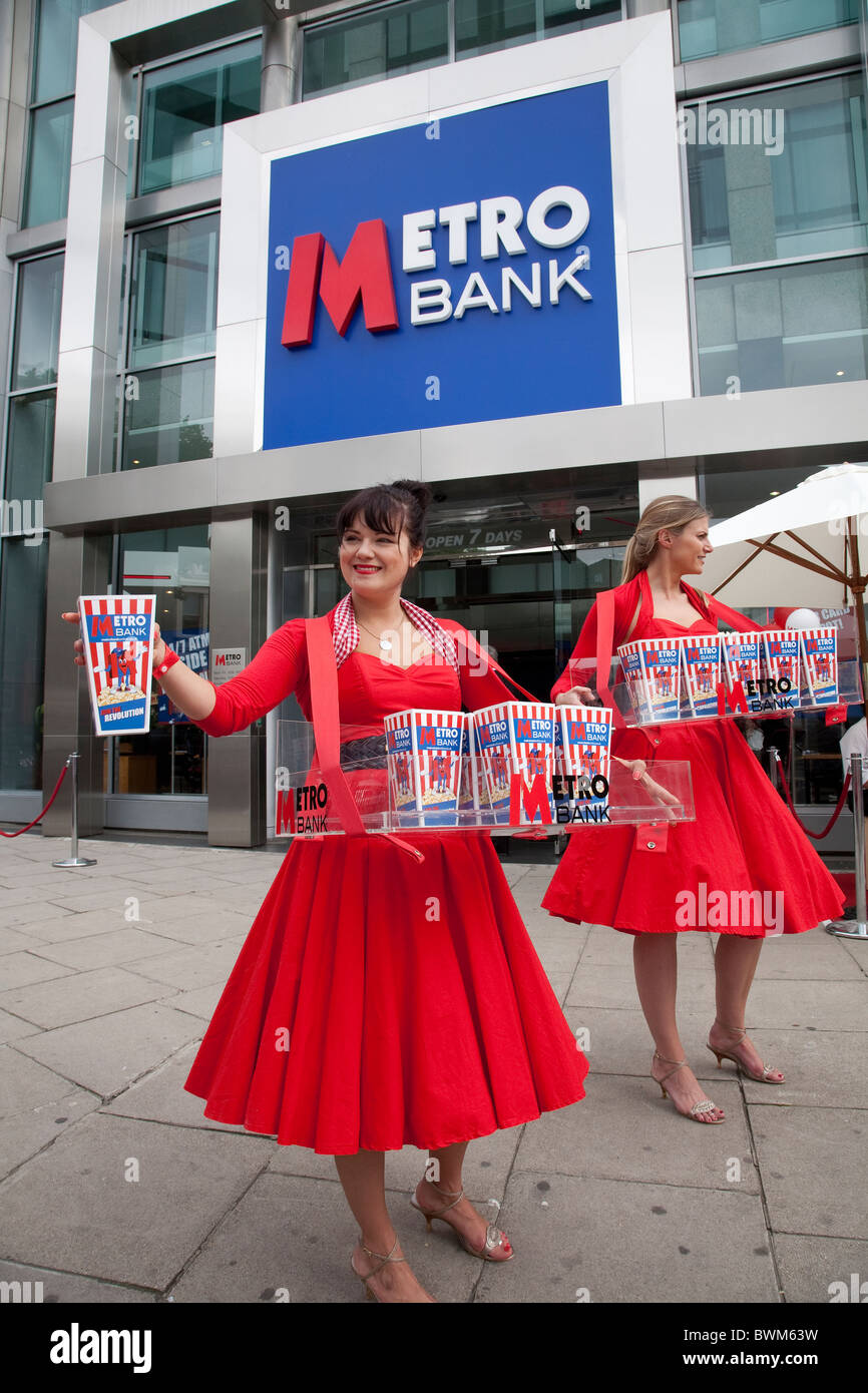 Metro Bank, Britain's first new high street bank in over 100 years opens in Earl's Court, London, UK Stock Photo