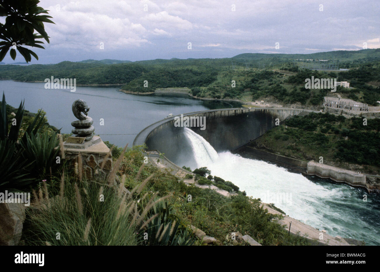 Zimbabwe Kariba Dam On The Zambezi River Between Zambia And Zimbabwe   Zimbabwe Kariba Dam On The Zambezi River Between Zambia And Zimbabwe BWMACG 