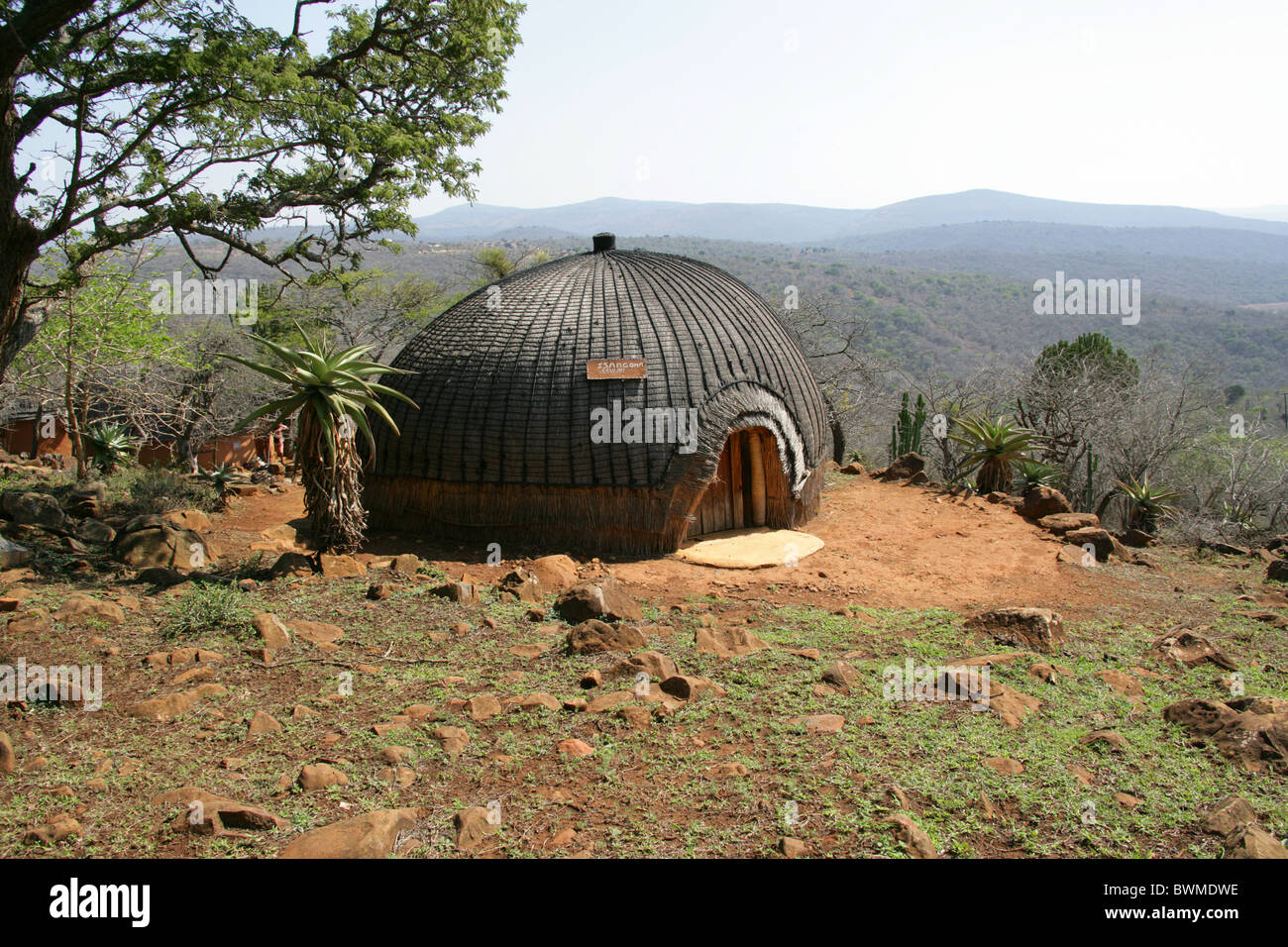Traditional Style Zulu Hut, Shakaland, Nkwalini Valley, Kwazulu Natal, South Africa. Stock Photo