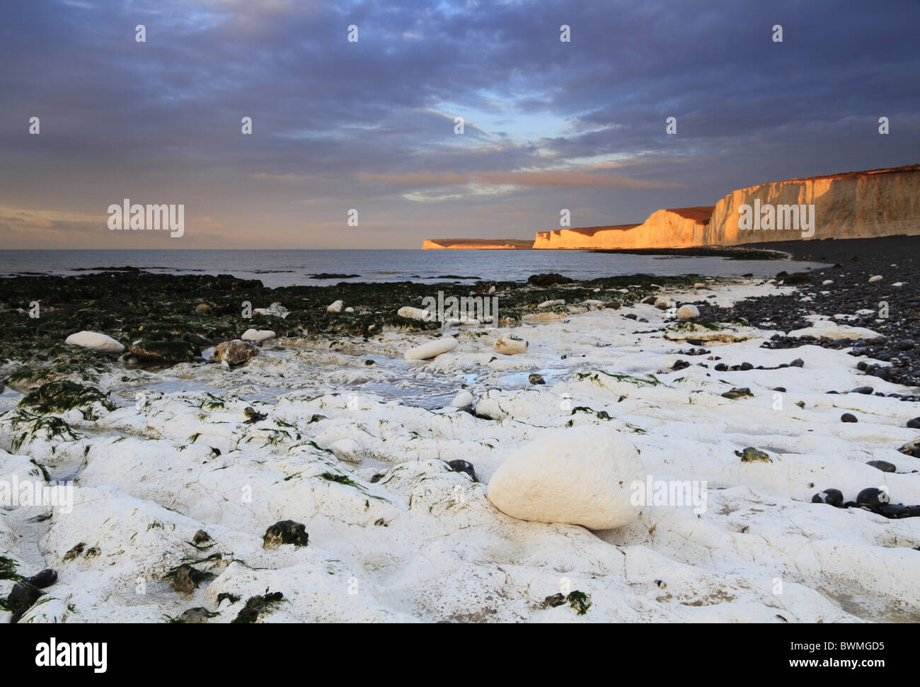 an-early-winter-sunrise-lights-up-the-cliffs-of-the-seven-sisters-at