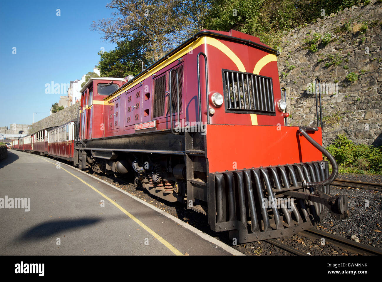 Caernarfon Station Gwynd Wales UK Diesel Train Carriages Stock Photo