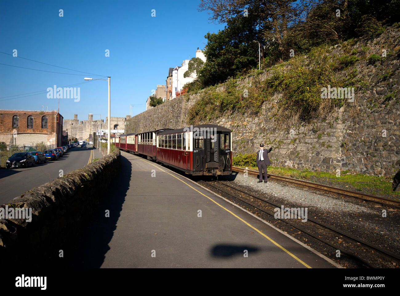 Caernarfon Station Gwynd Wales UK Diesel Train Carriages Stock Photo ...