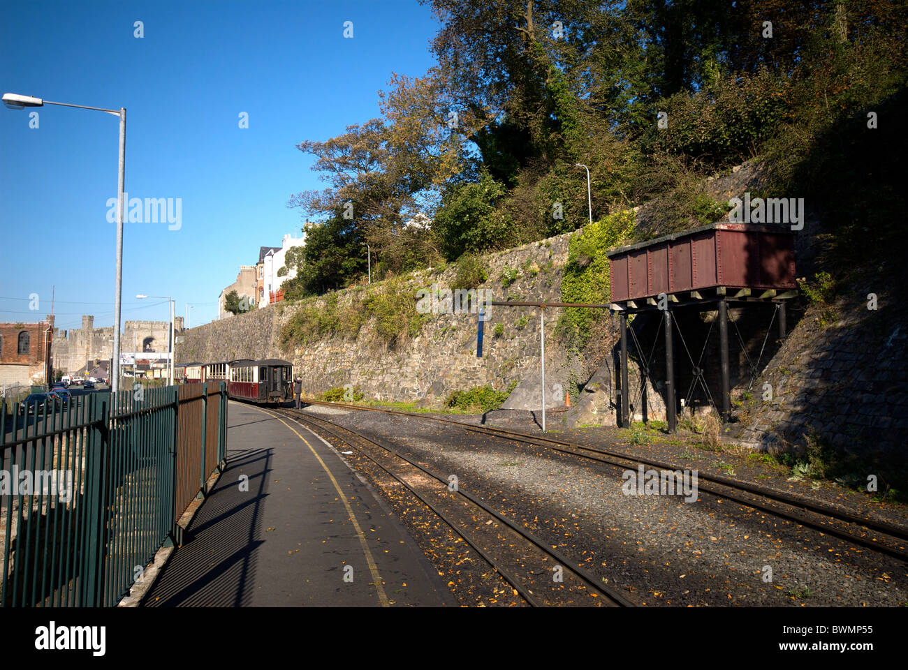 Caernarfon Station Gwynd Wales UK Diesel Train Carriages Stock Photo