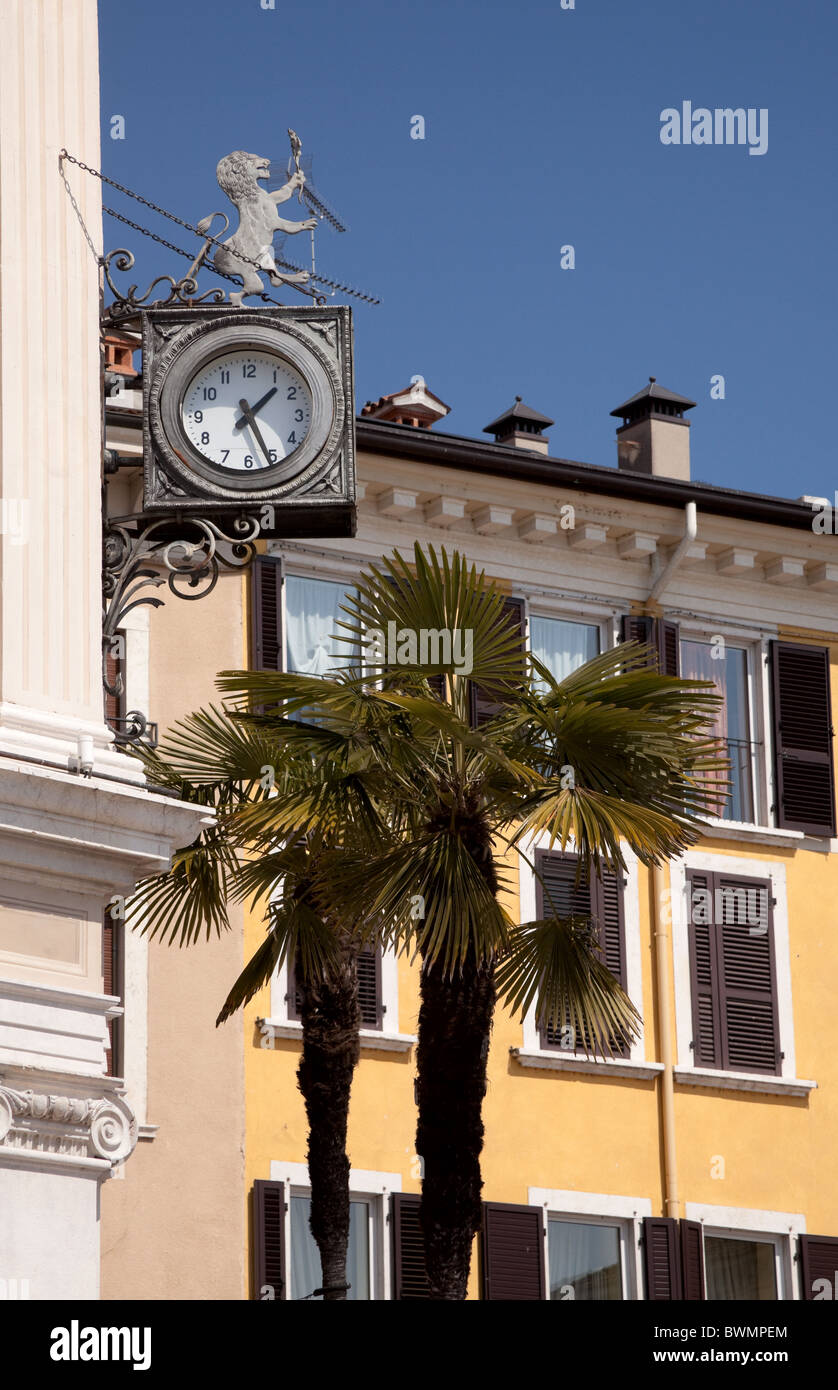 Wall mounted clock hi-res stock photography and images - Alamy
