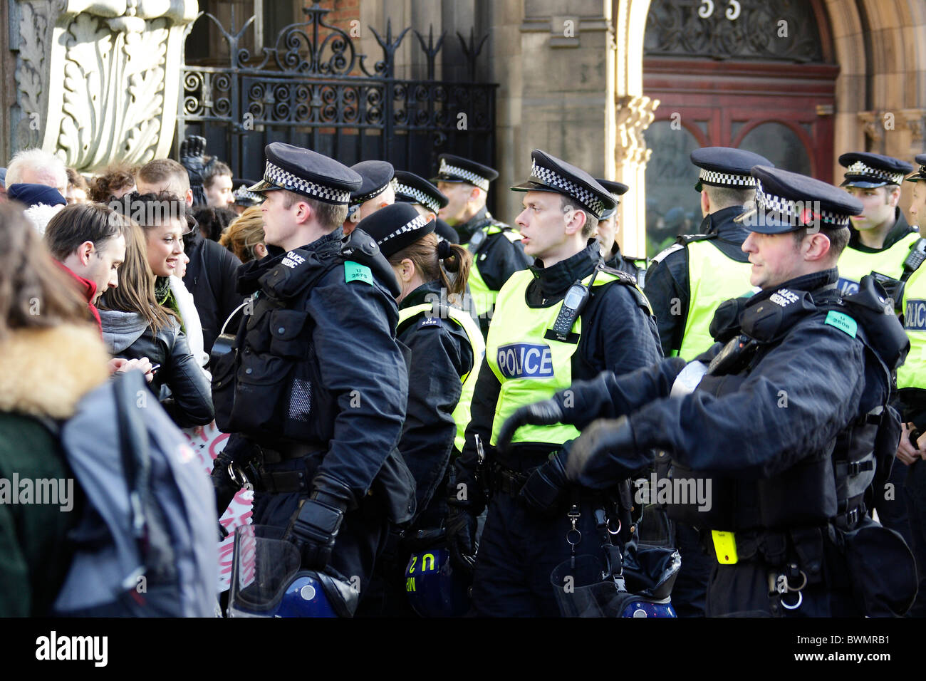 Police kettle hires stock photography and images Alamy