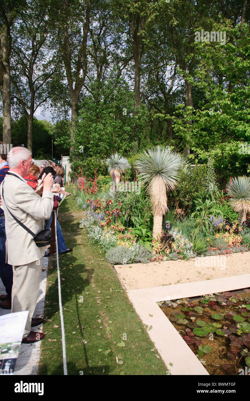 Visitors taking photos of a show garden at Chelsea 2010 Stock Photo