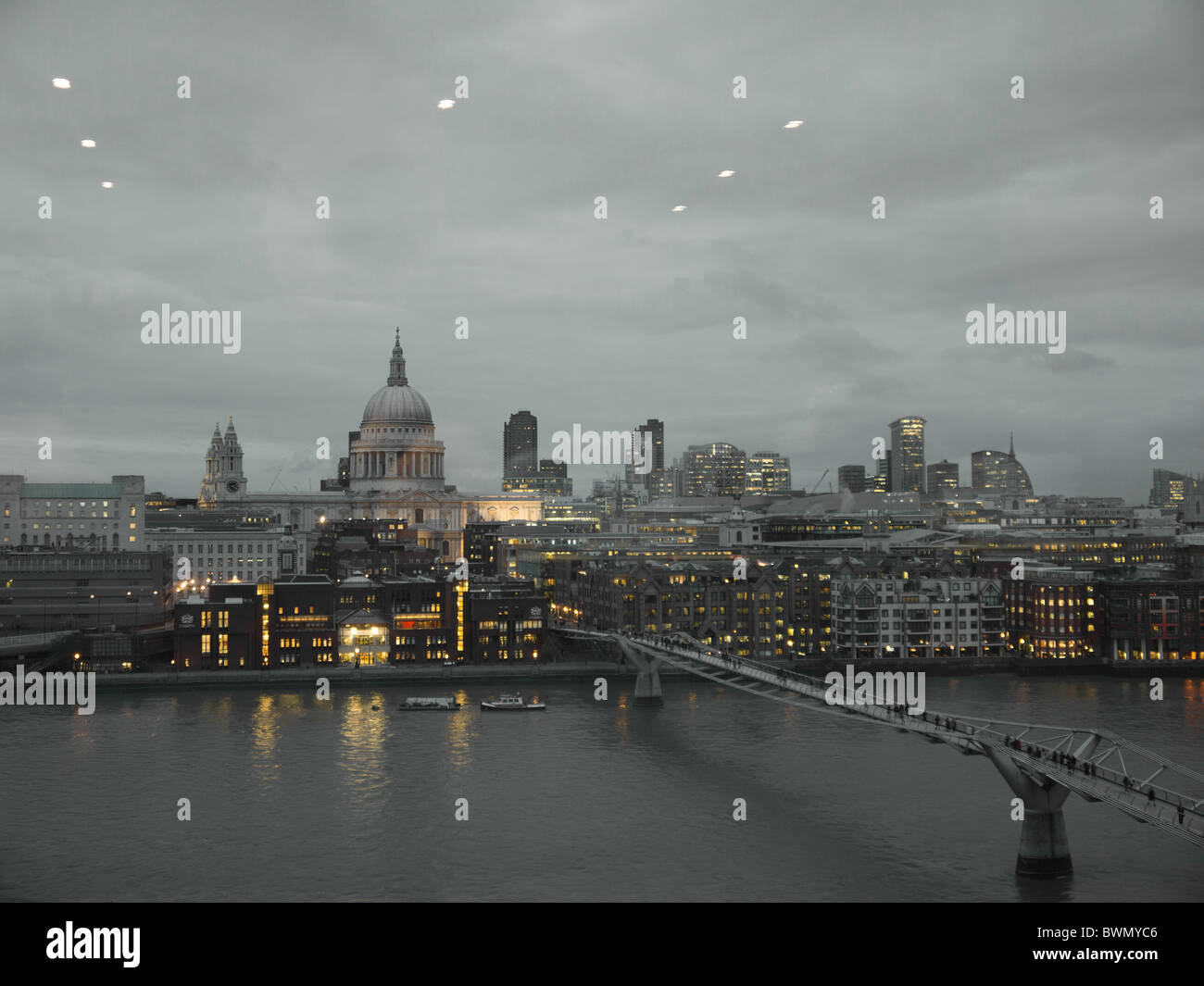 LOOKING OVER THE CITY OF LONDON FROM THE TATE MODERN Stock Photo