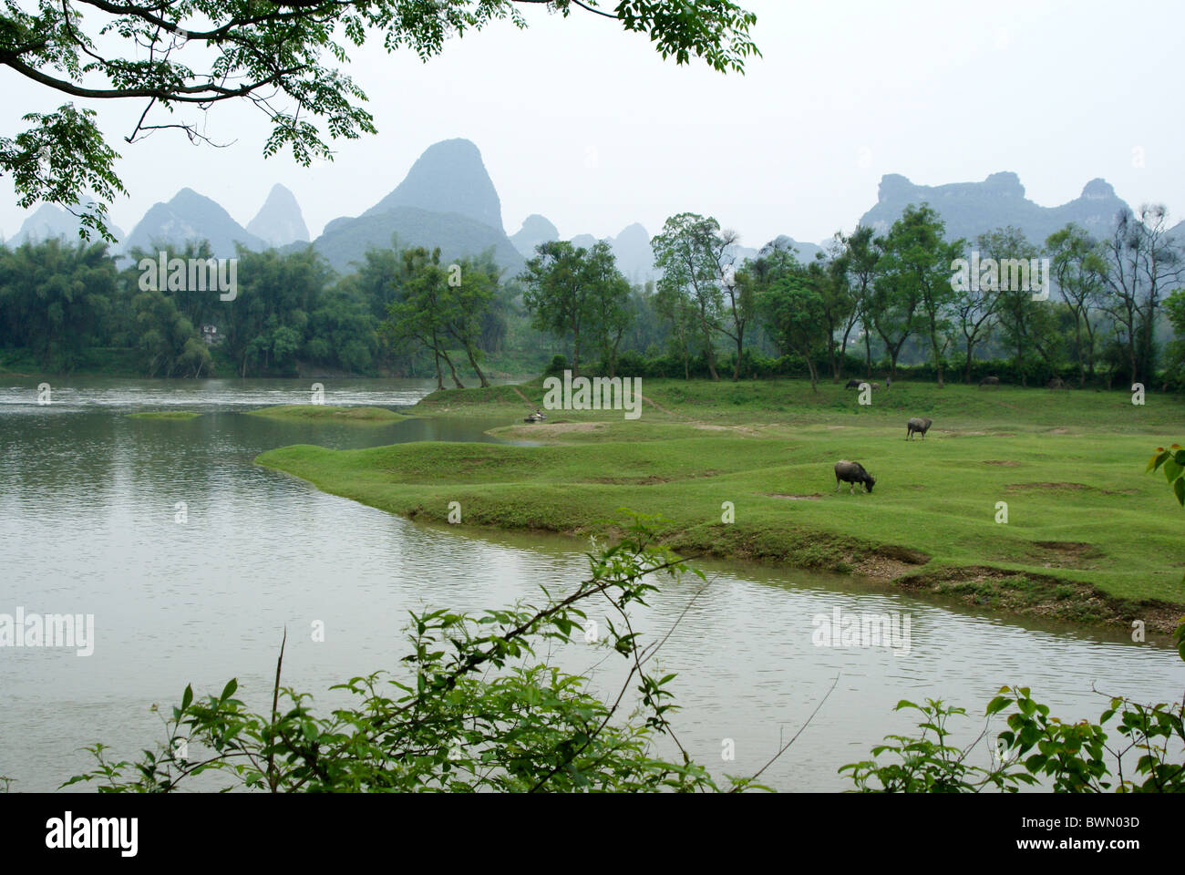 Karst mountains and Li River at Fuli, Guangxi, China Stock Photo