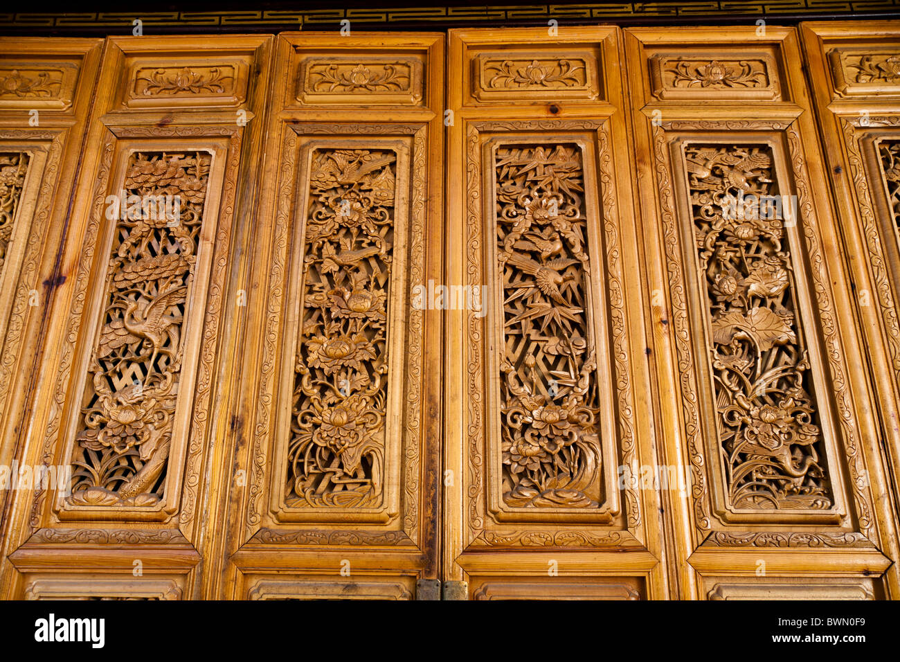 Carved wooden doors on a building in Dayan old town, Lijiang, Yunnan Province, China Stock Photo