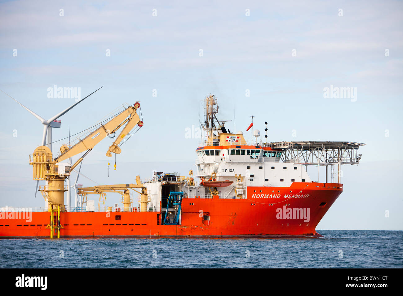 Wind farm construction vessel substation hi-res stock photography and ...