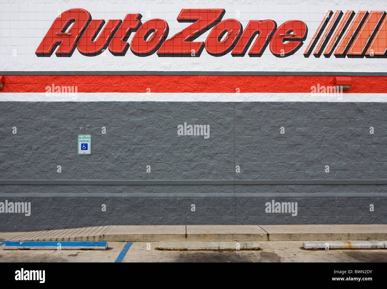 Auto zone car parts hi-res stock photography and images - Alamy