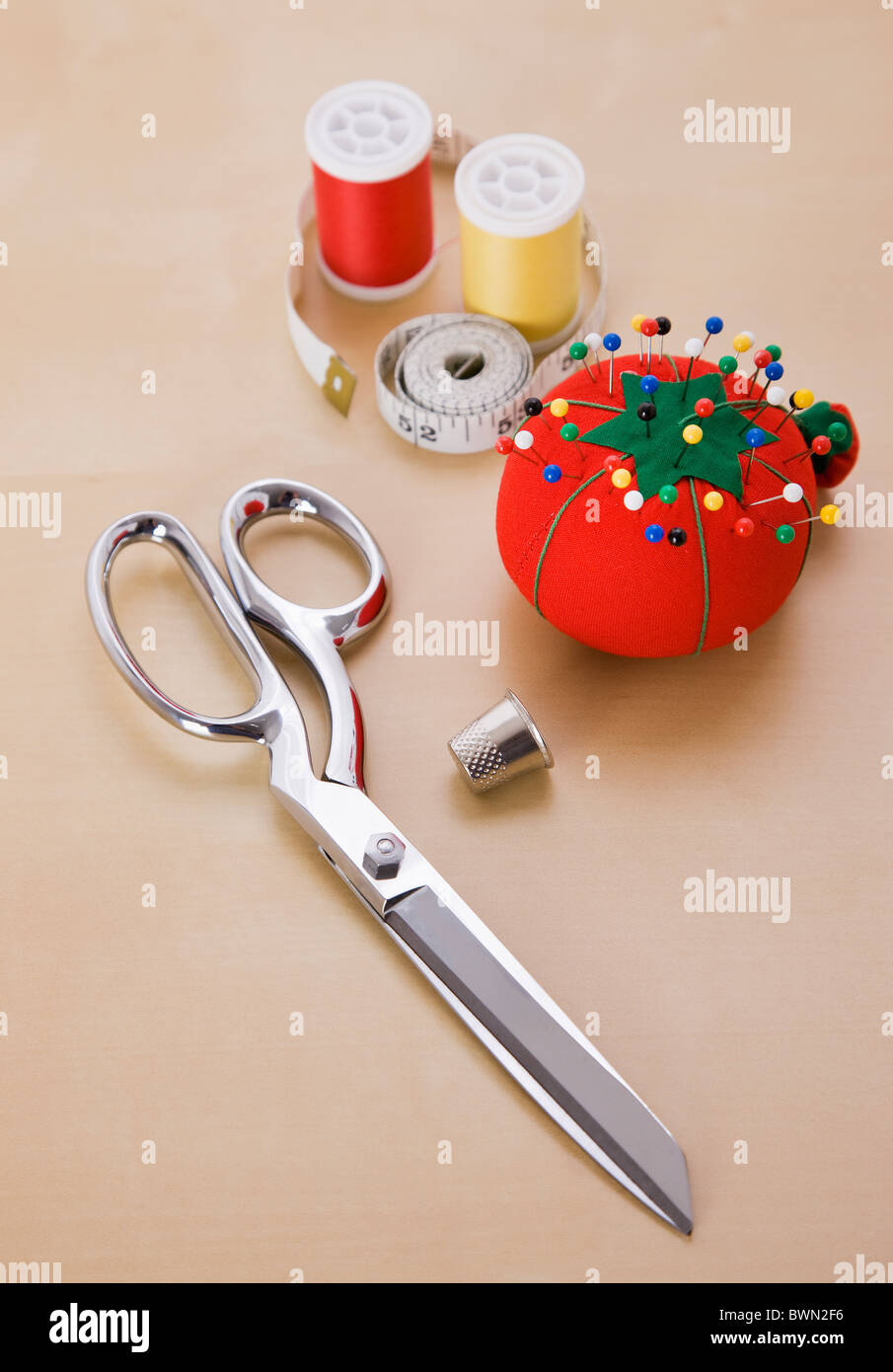 Medium scissors hi-res stock photography and images - Alamy