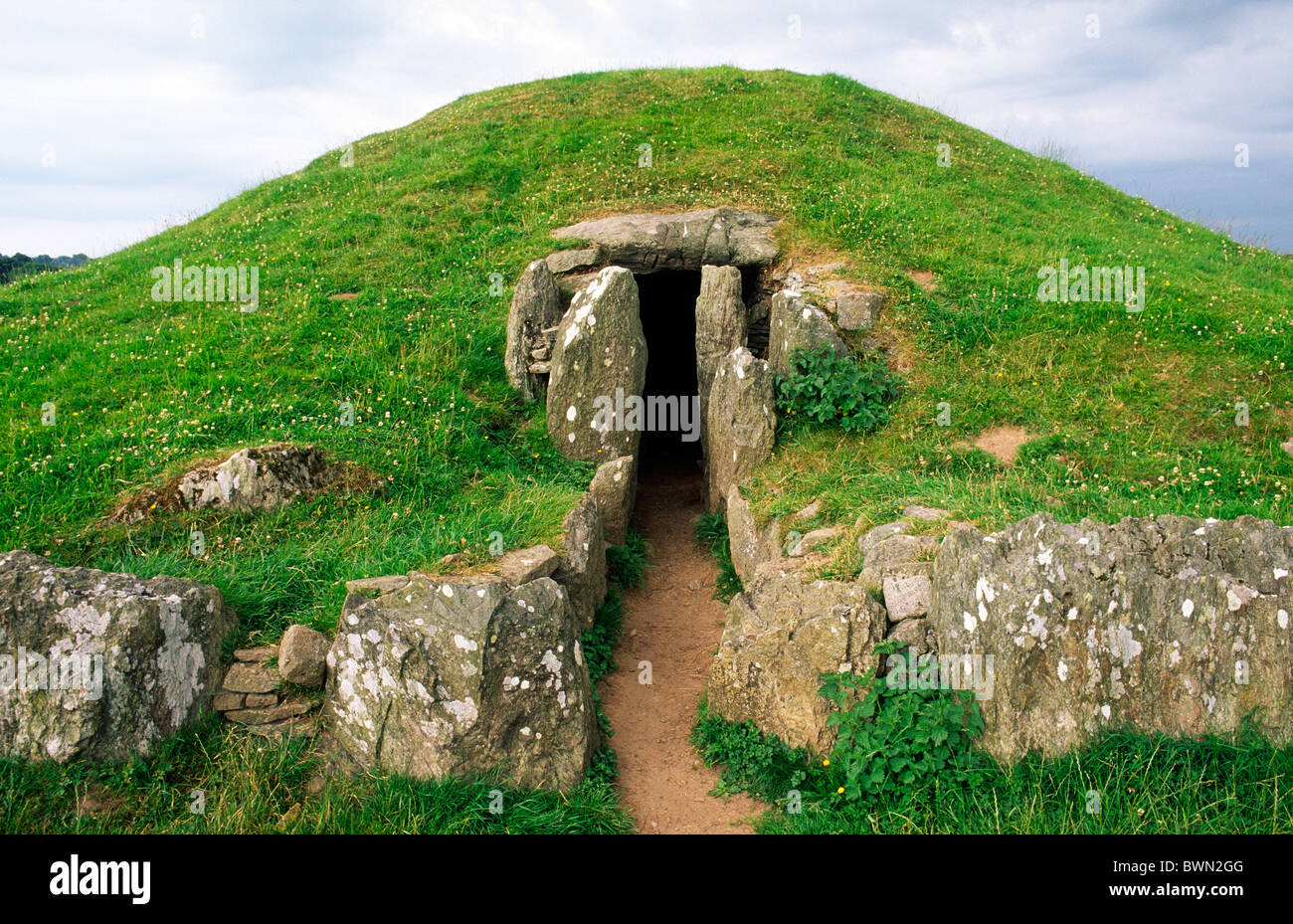 Bryn Celli Ddu prehistoric Bronze Age passage grave tomb on island of