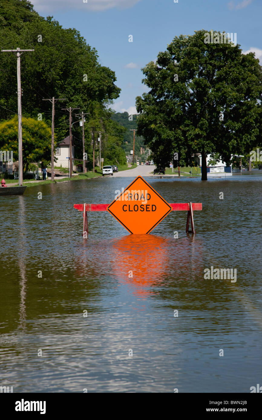 USA, Illinois, 'Road closed' sign in flood Stock Photo