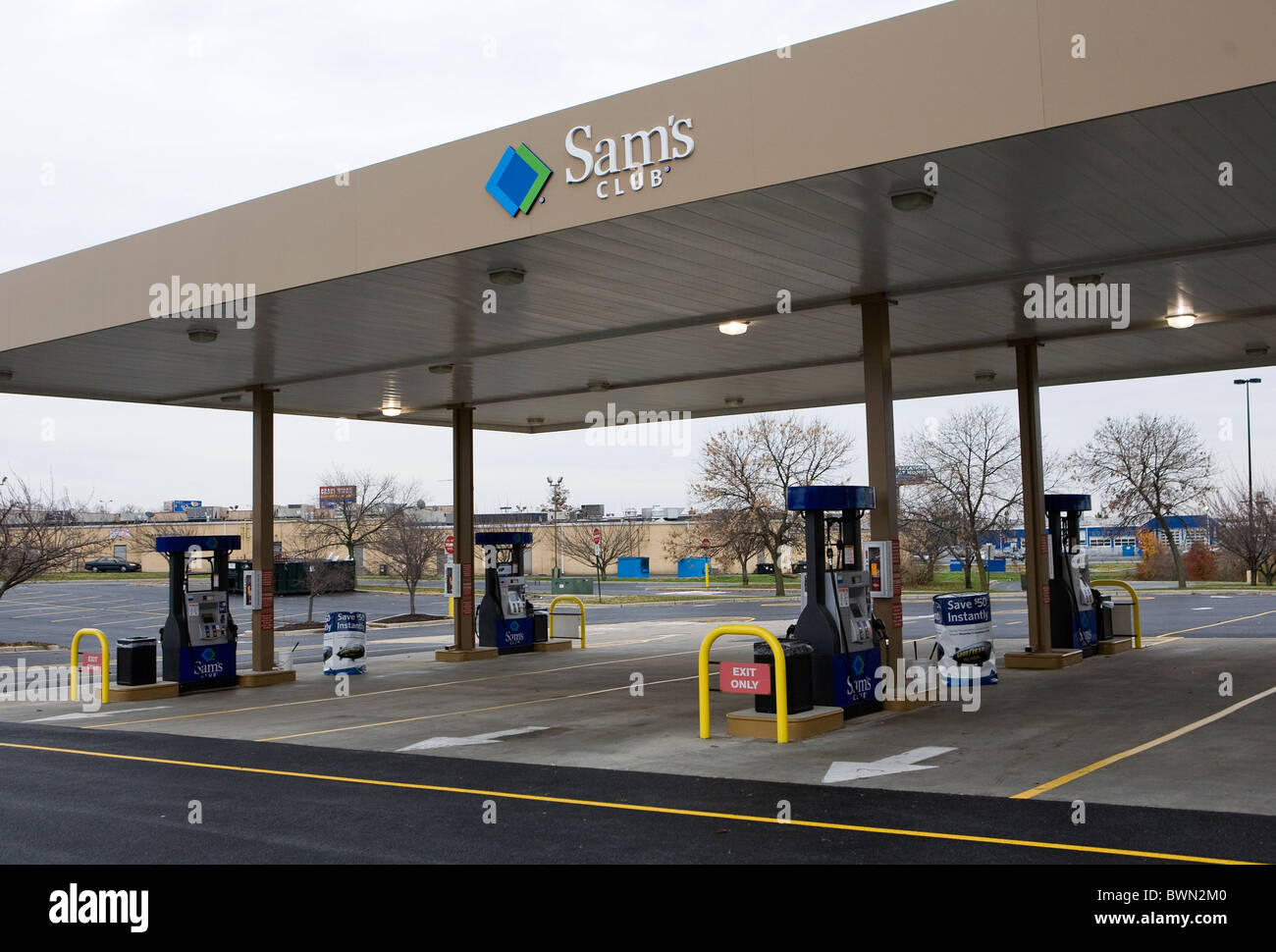 Sams club store gas station hi-res stock photography and images - Alamy