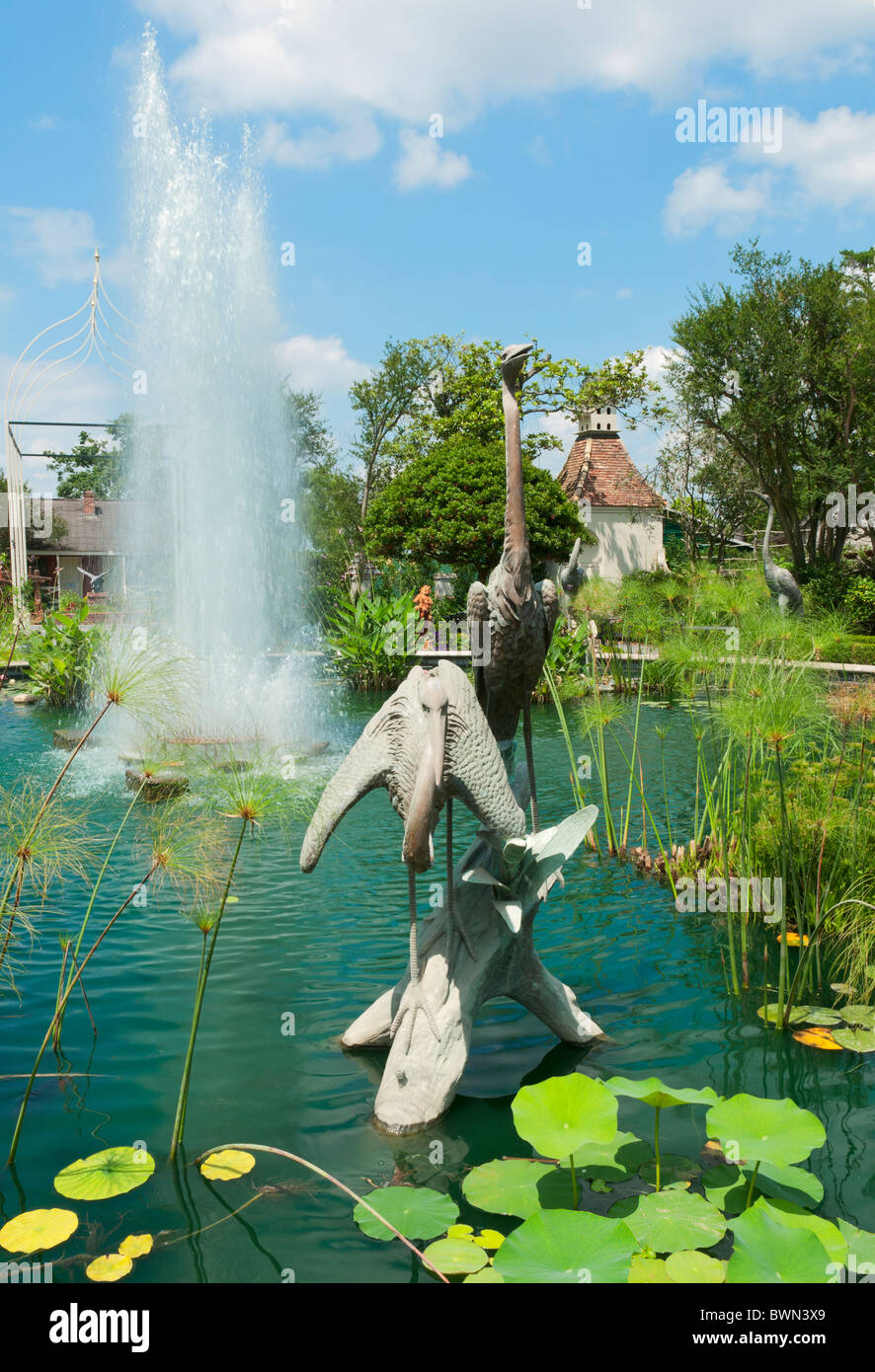 Louisiana, Darrow, Houmas House Plantation and Gardens, garden bird