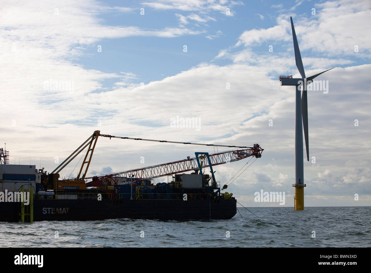 Wind farm construction vessel substation hi-res stock photography and ...