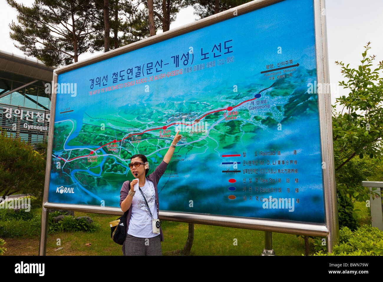 Tour guide at Dorasan railway Station in the DMZ Demilitarized Zone on the Gyeongui Line between South and North Korea. JMH3807 Stock Photo
