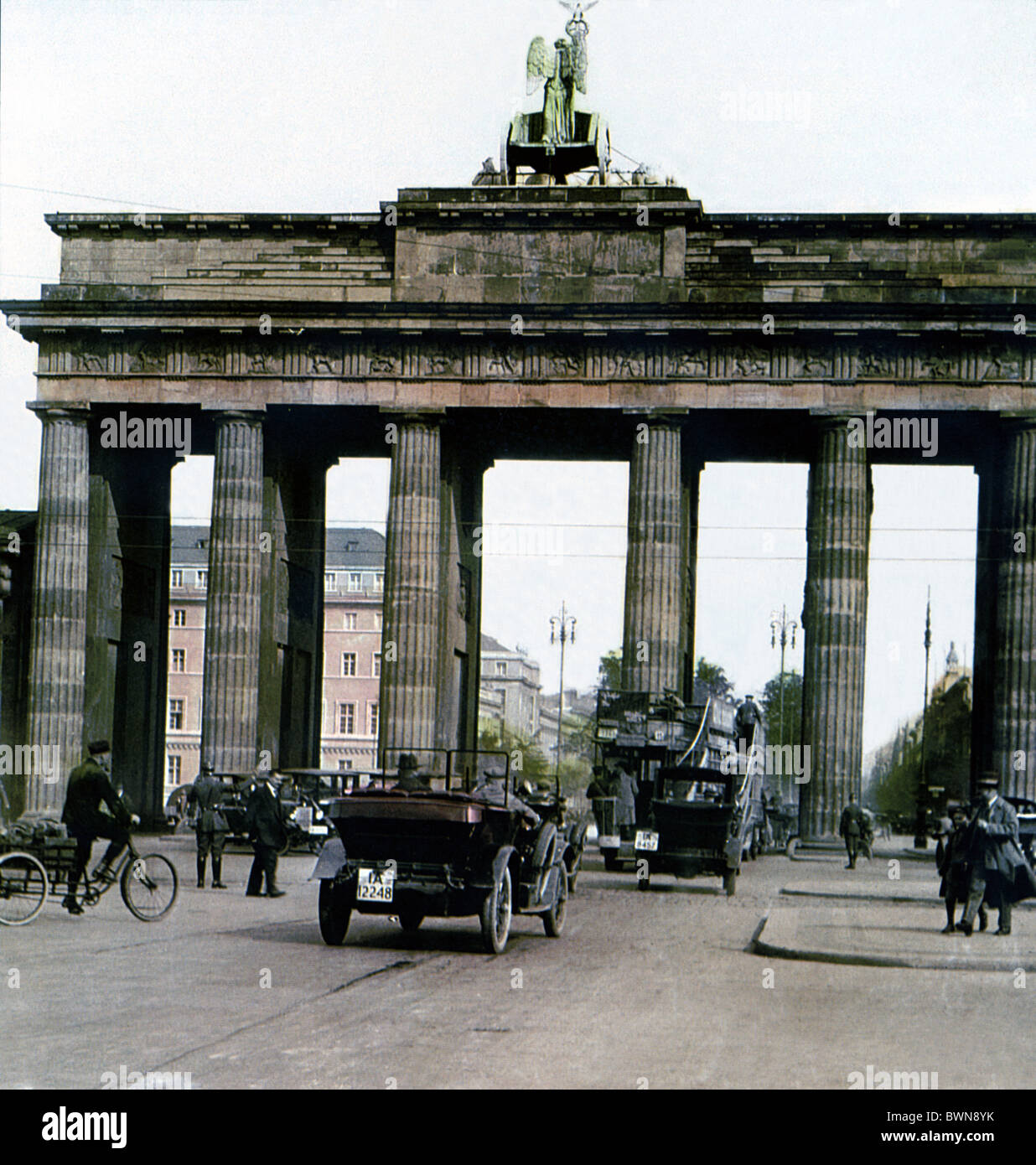 Brandenburger Tor Berlin 1930 history historical historic town traffic people landmark Brandenburg Gate Ger Stock Photo