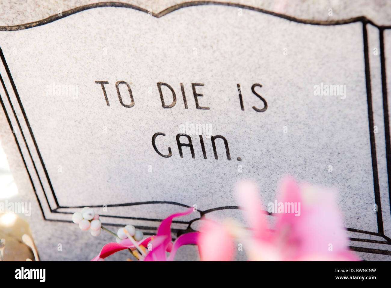 headstone on a grave, engraved quote from the Bible "To Die is Gain"  Cemetery in United States Stock Photo