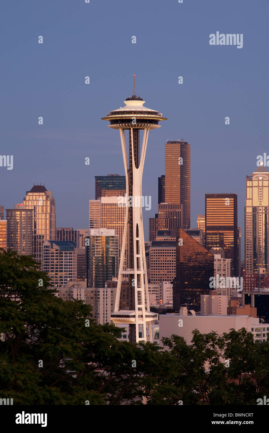 Retro image of Seattle skyline from Kerry Park at sunset Stock Photo ...