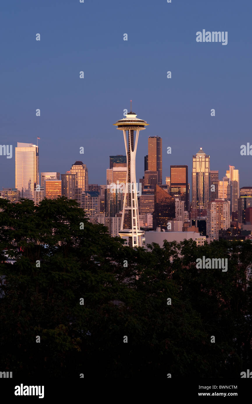 Retro image of Seattle skyline from Kerry Park at sunset Stock Photo ...