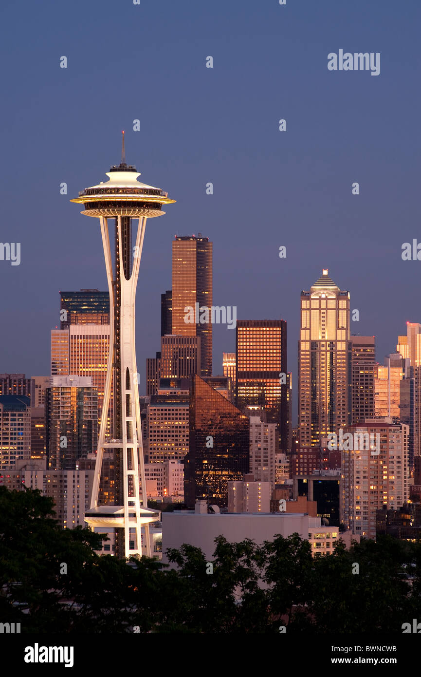 Retro image of Seattle skyline from Kerry Park at sunset Stock Photo ...