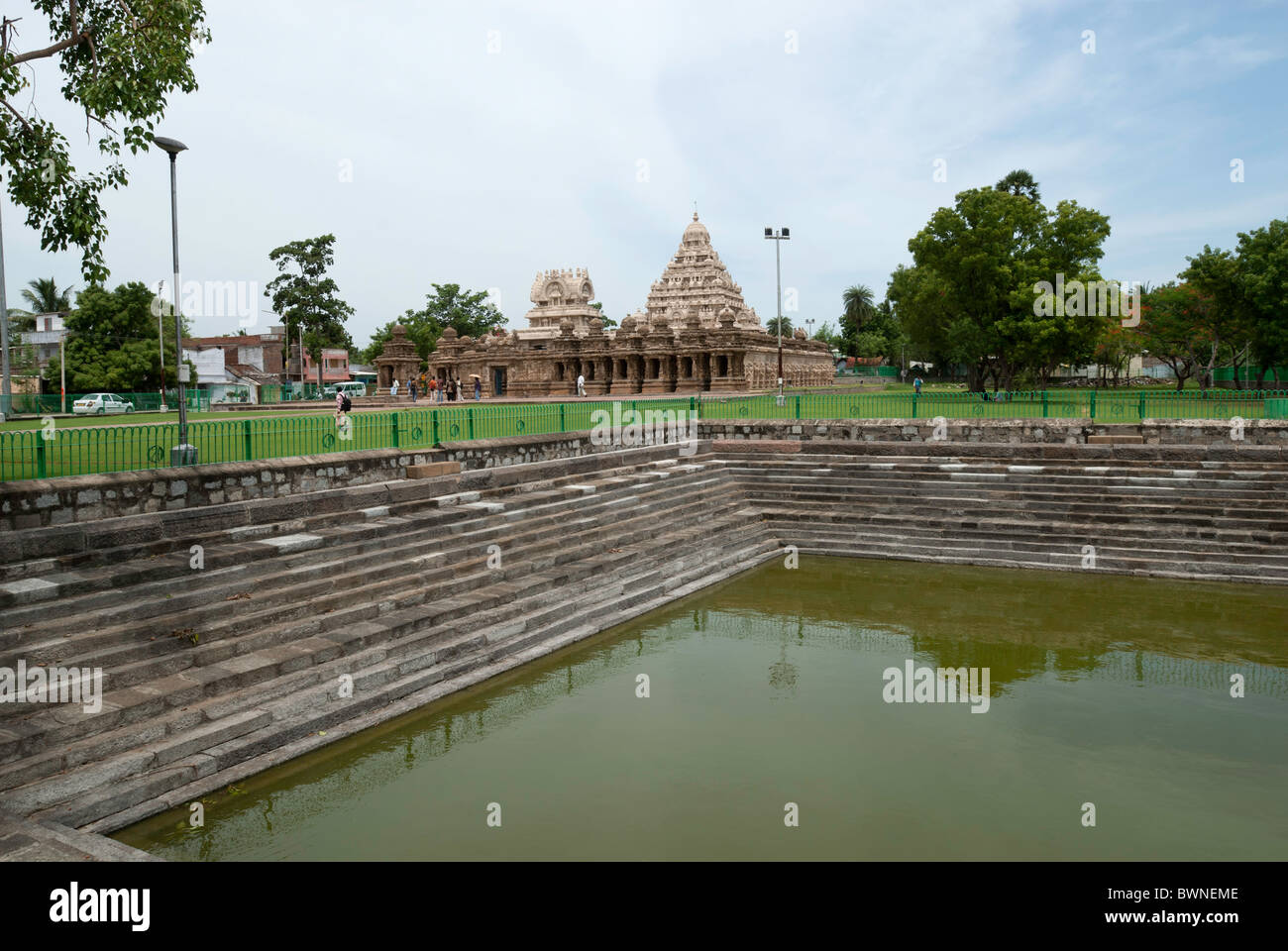 The Kailasanatha temple with tank  in Kanchipuram ;kancheepuram ,Tamil Nadu, India. Stock Photo