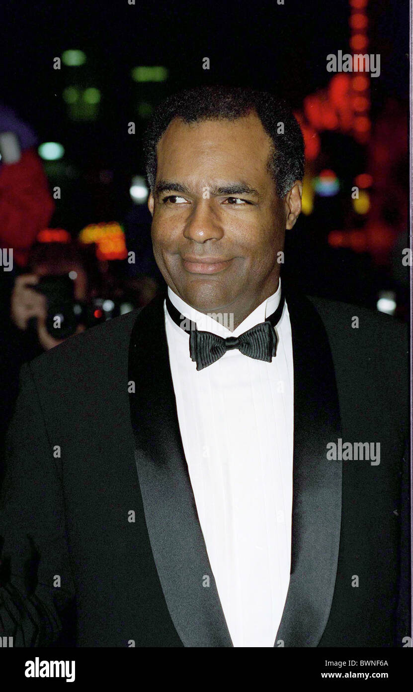 MICHAEL DORN (LIEUTENANT COMMANDER WORF) AT FILM PREMIERE 'STAR TREK : FIRST CONTACT' AT THE EMPIRE CINEMA IN LEICESTER SQUARE Stock Photo