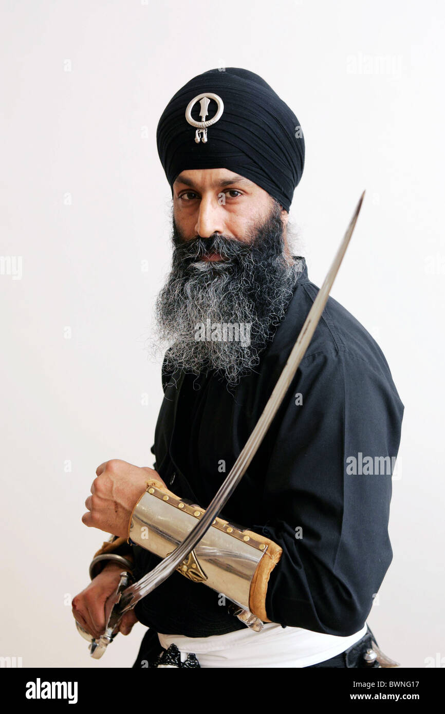 Uptej Singh, a traditional Sikh swordsman at the Gurdwara Sri Guru Singh Sabha Temple in Hounslow Stock Photo