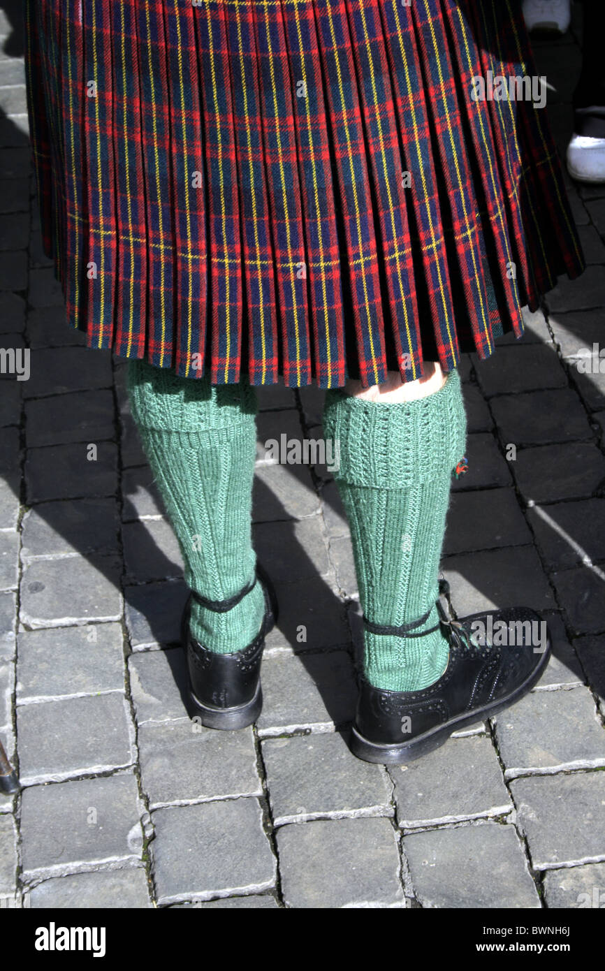 Scottish man wearing kilt hi-res stock photography and images - Alamy