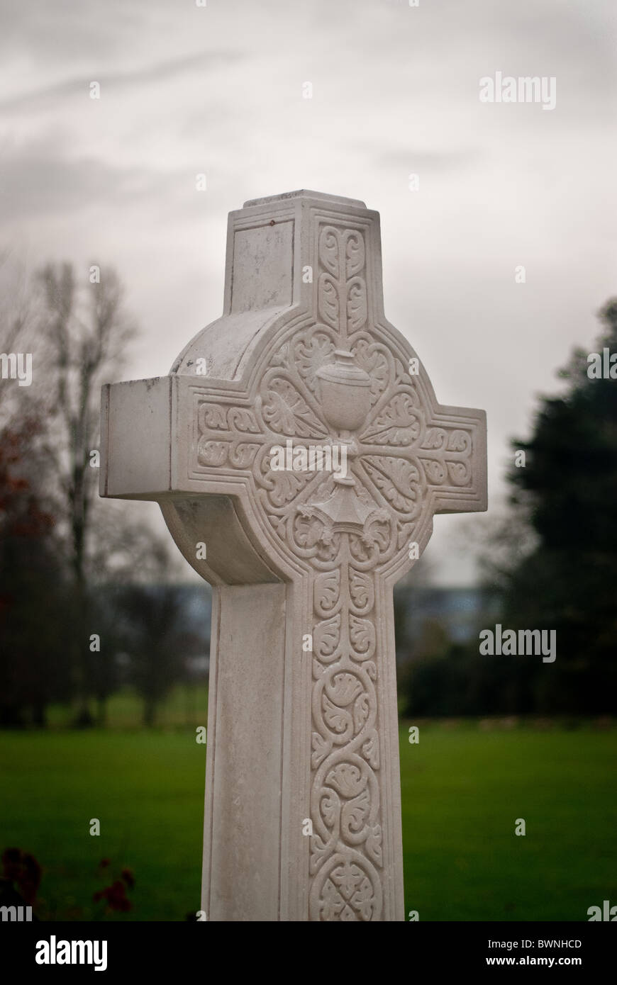 Celtic cross headstone in cemetery Stock Photo