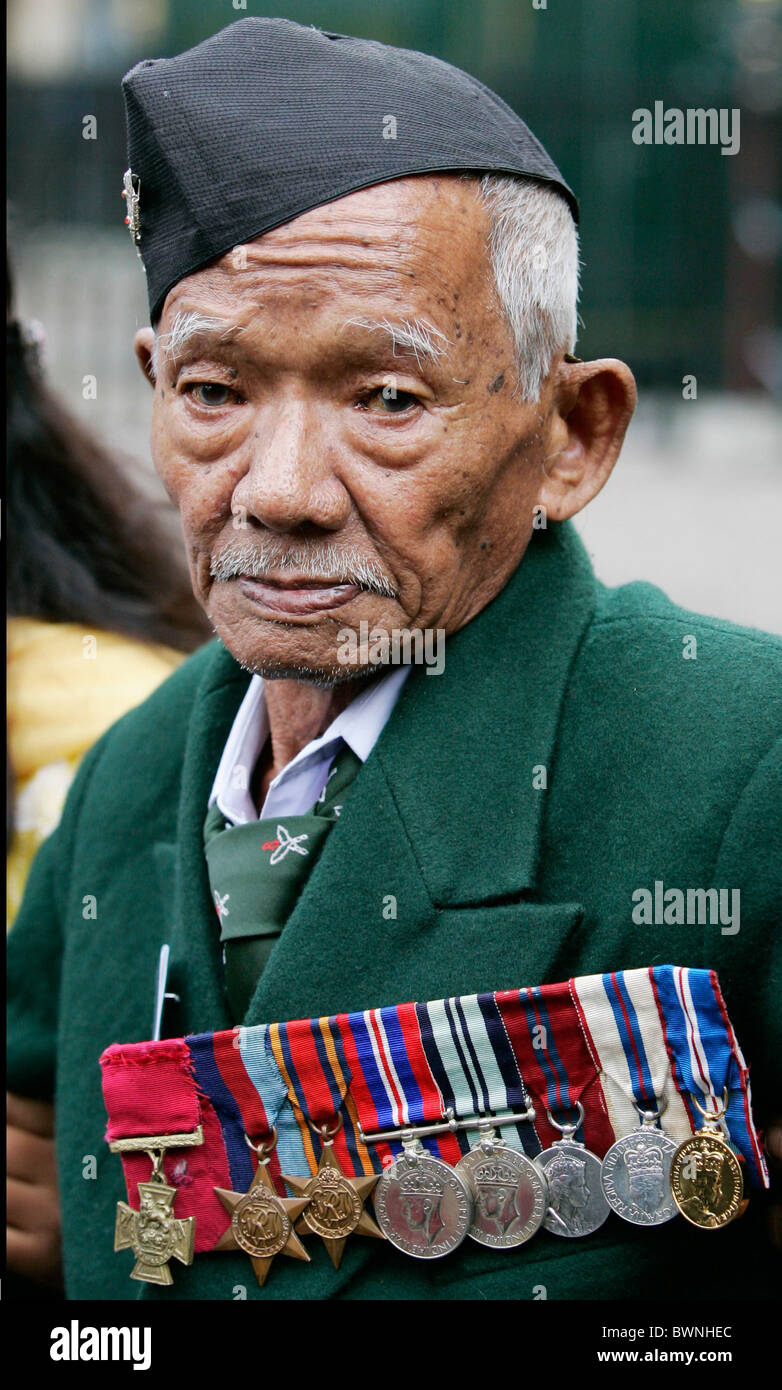 War veteran Lachhiman Gurung with medals including the VC at Anniversary of the Victoria Cross and George Cross Association Stock Photo