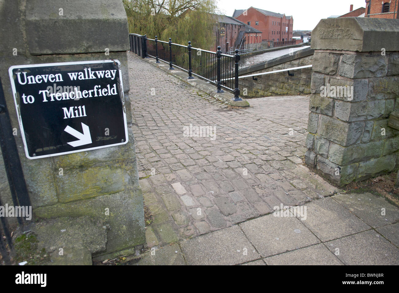 Cobbled bridge crossing the Leeds and Liverpool canal near Wigan Pier Stock Photo