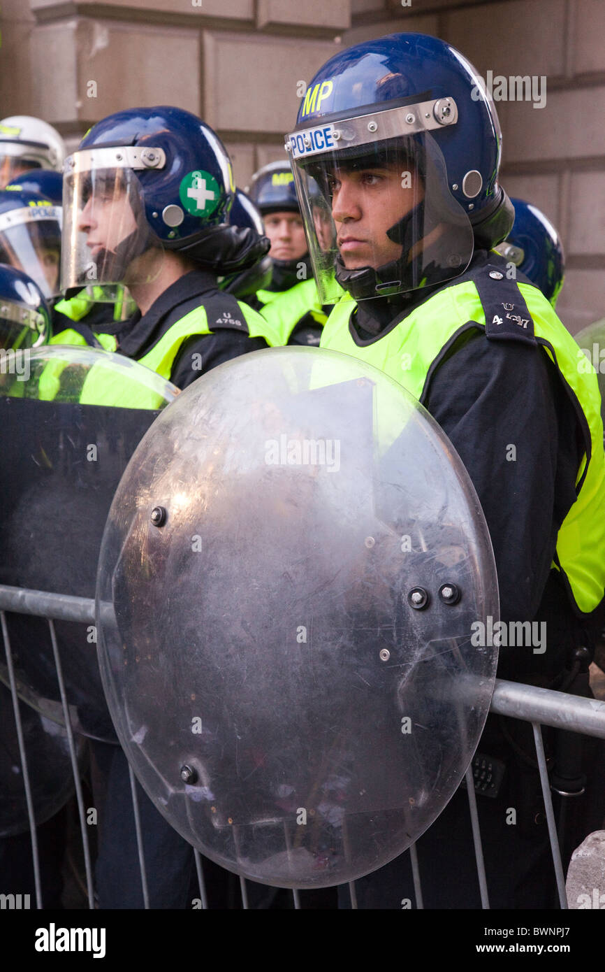 Uk Riot Testudo LONDON, ENGLAND - Student Demonstration against fee rises and budget ...