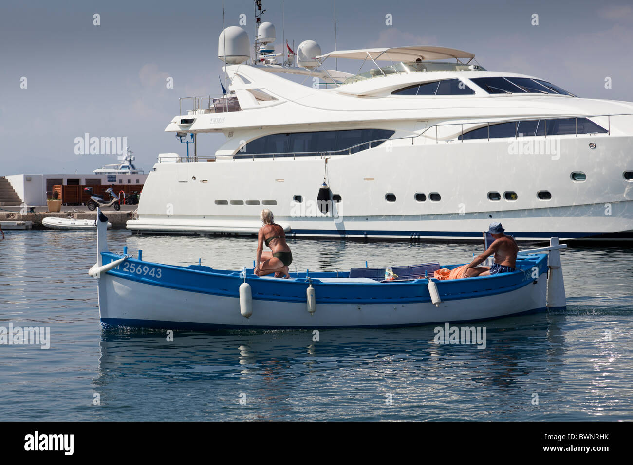 A couple motor past the super yacht 'Two Kay' as it berths in Port Gallice, Cap  d'Antibes, France Stock Photo - Alamy