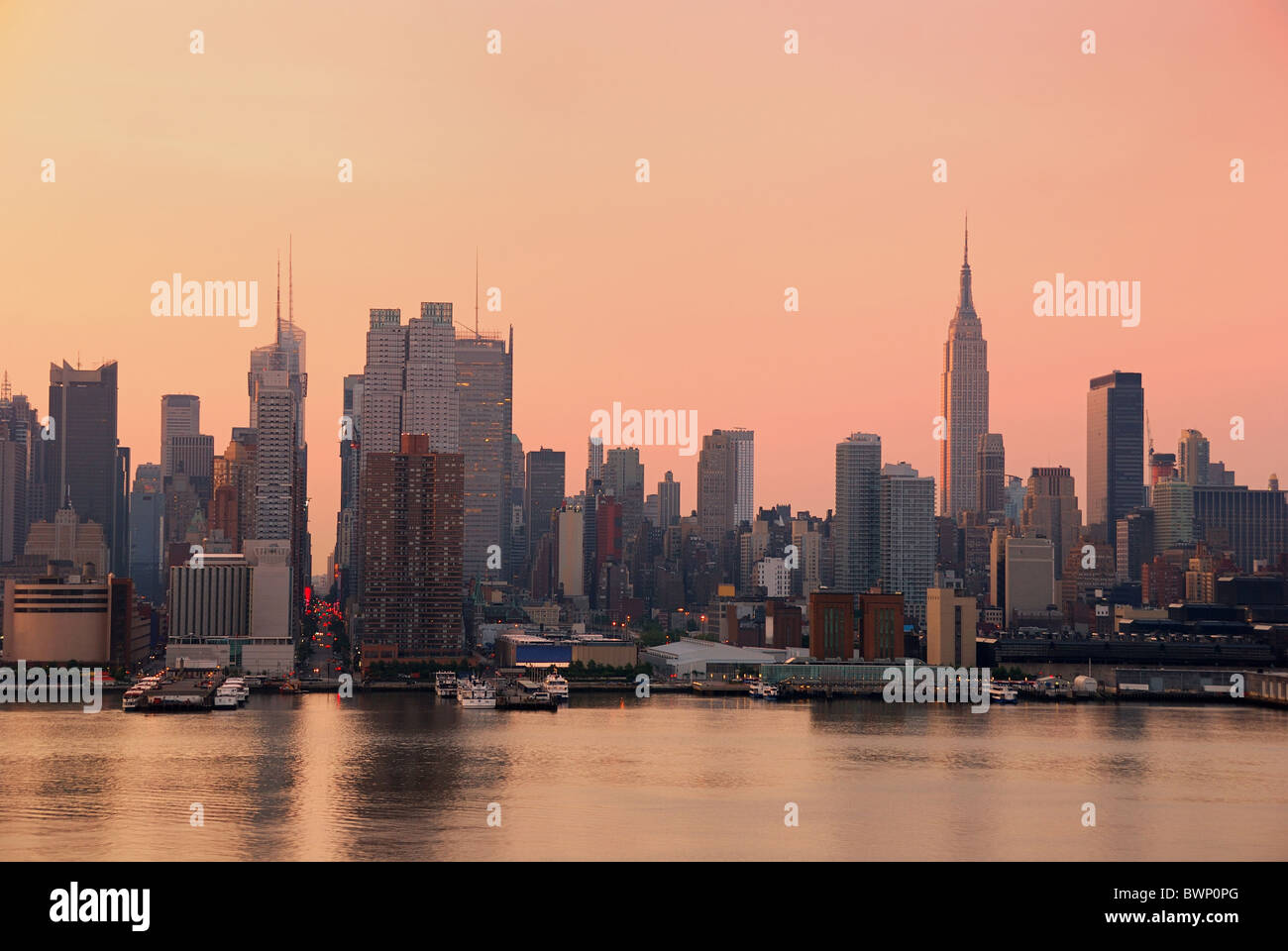 New york skyline sunrise red hi-res stock photography and images - Alamy