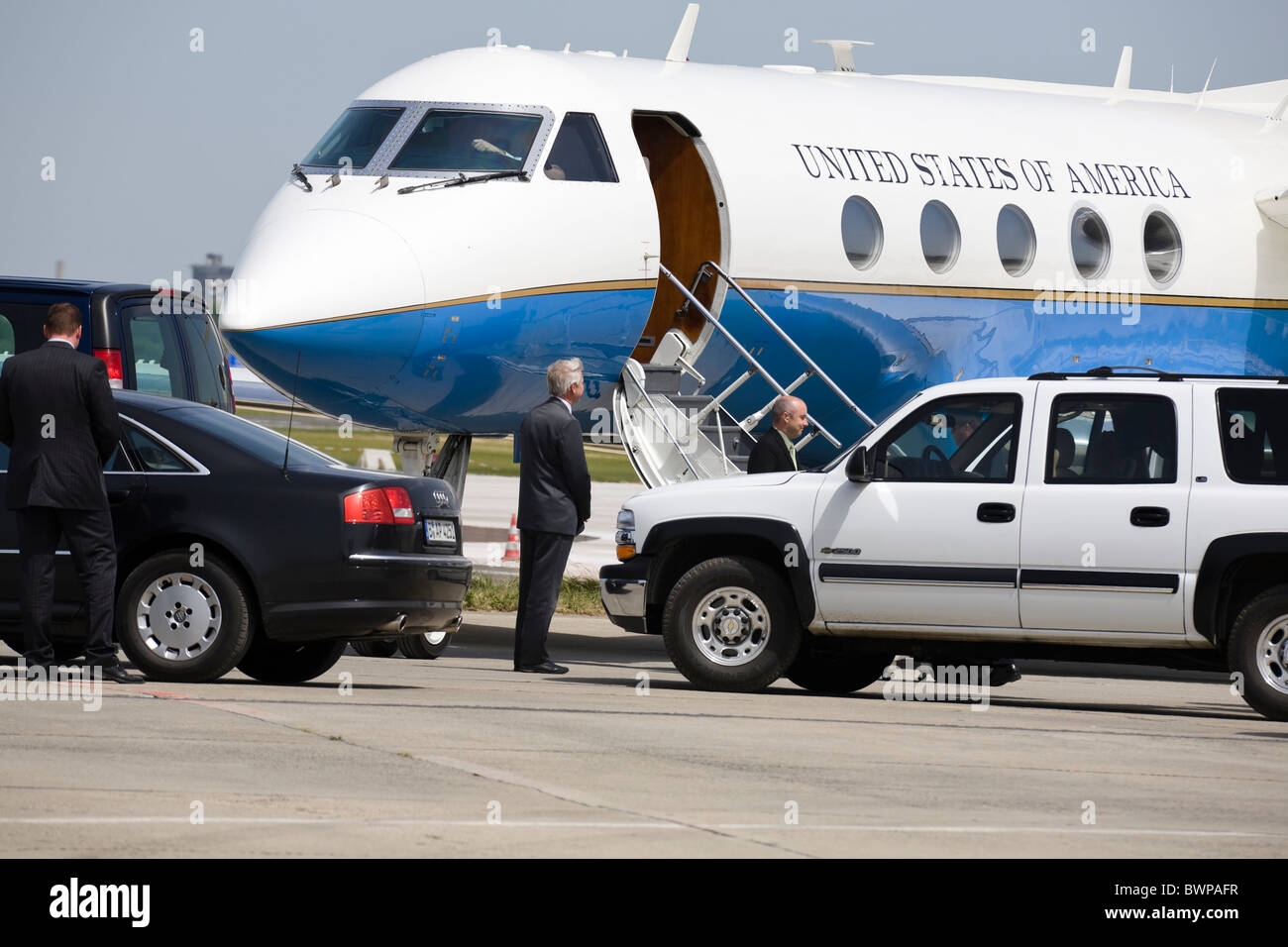 Visit of VIPs, bodyguard at the work, US Air Force jet Aerospace C-37A Gulfstream and cars escort waiting for a VIP at airport Stock Photo