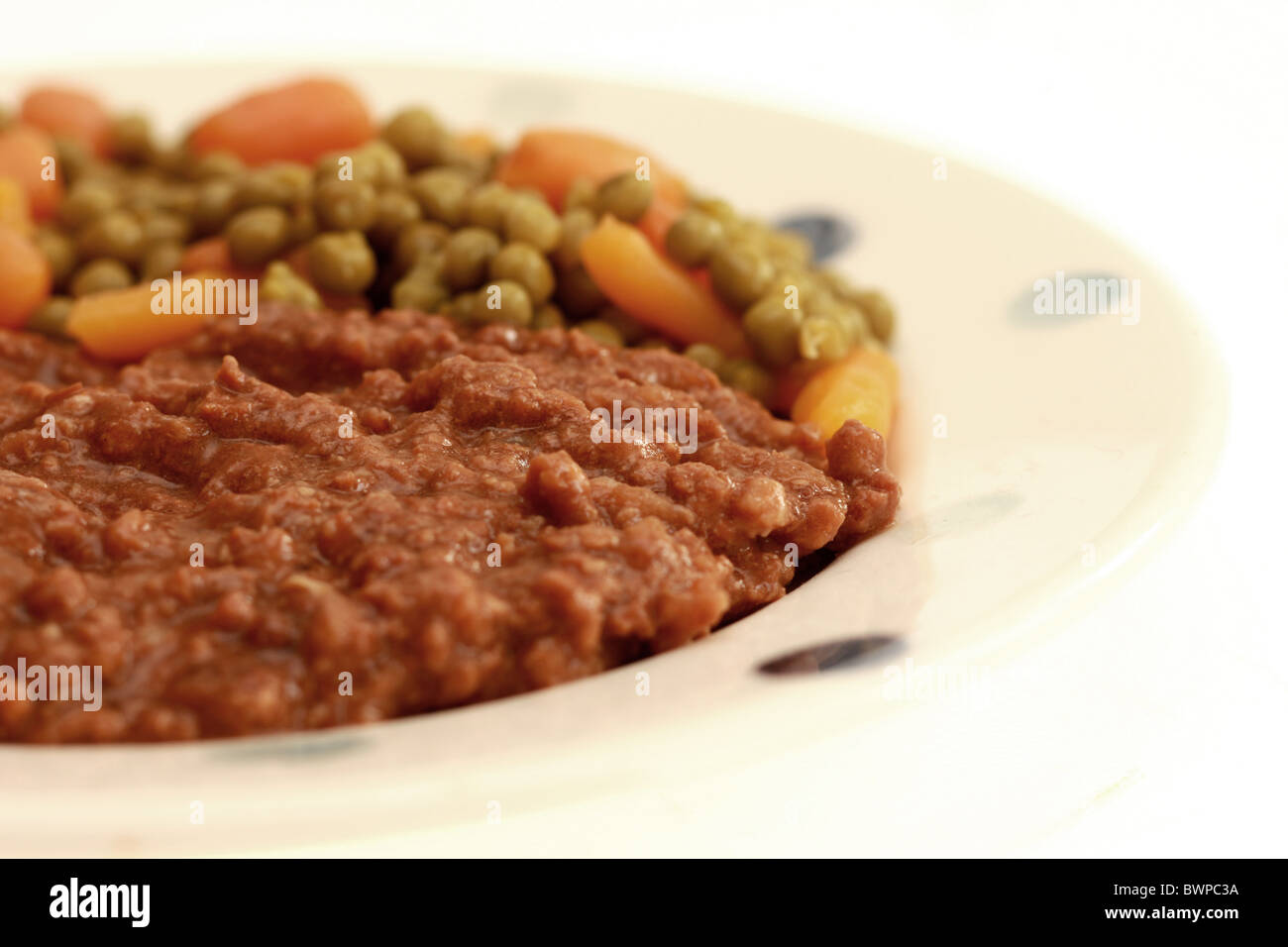 Minced Beef and Onions with Carrots and Peas Stock Photo Alamy