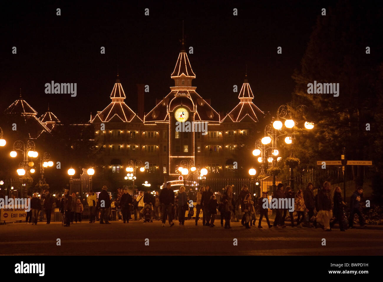 People leaving the Disneyland Paris park at closing time, Disneyland Paris, France Stock Photo