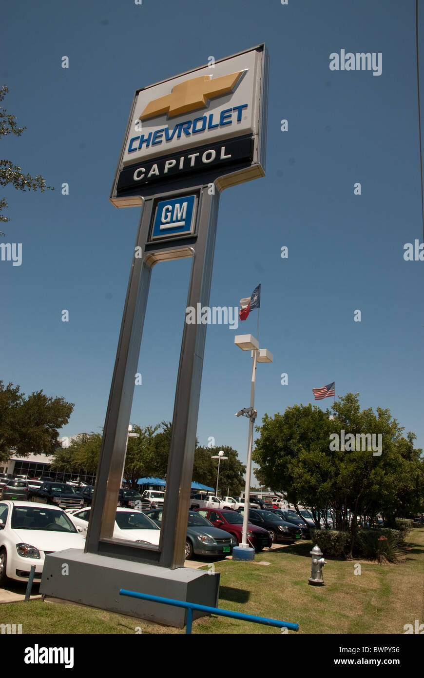 Large Capital Chevrolet sign on standards shows Chevy and General Motors logos in front of dealership in Austin, Texas, USA Stock Photo