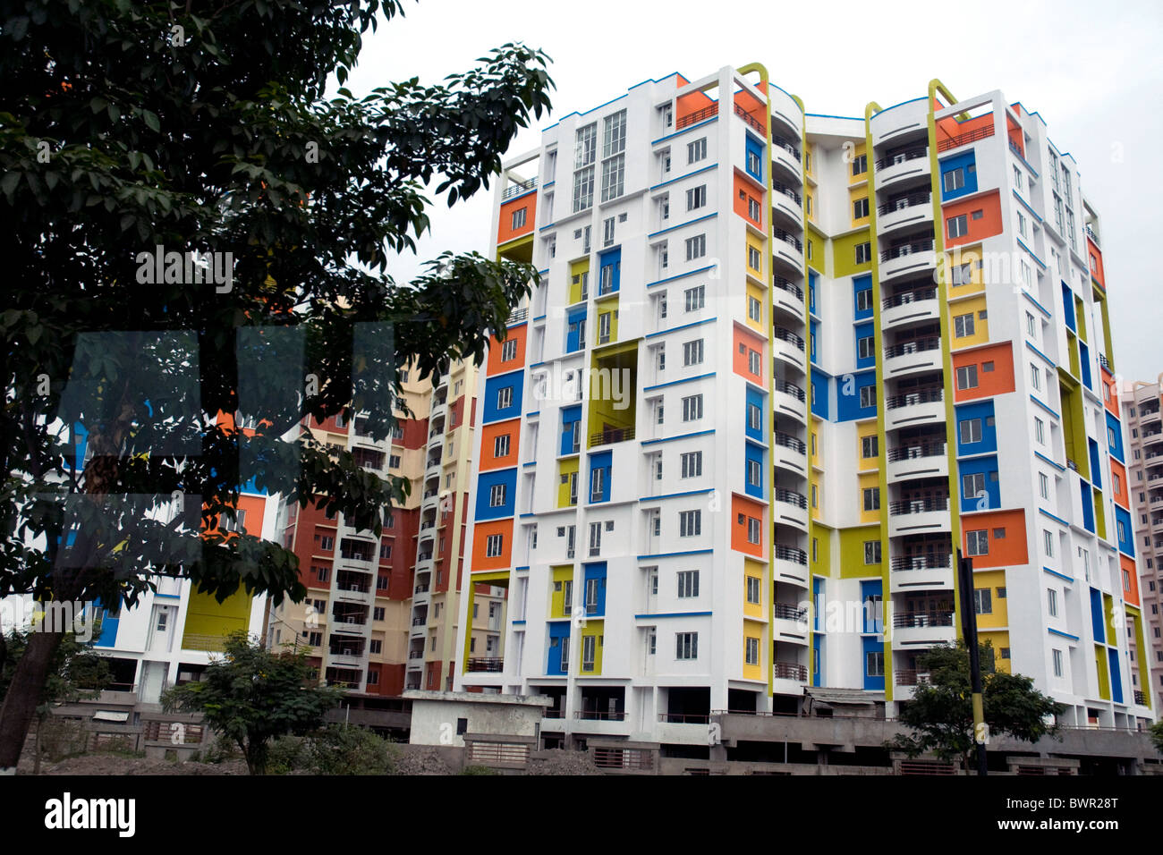 Construction of apartments in india hires stock photography and images