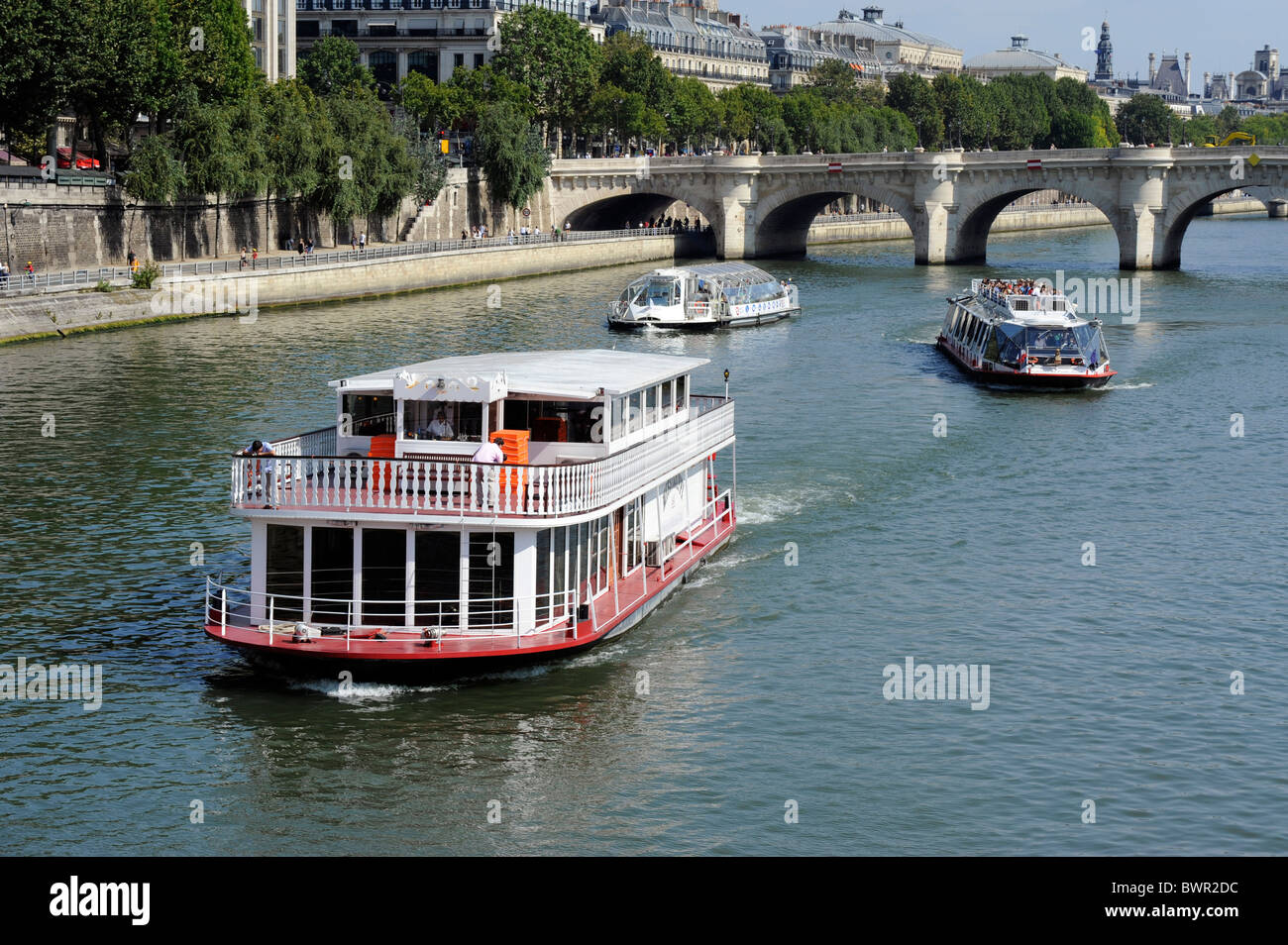 Pont Neuf bridge and Bateaux Mouche on the Seine river,Paris,France Stock Photo Alamy