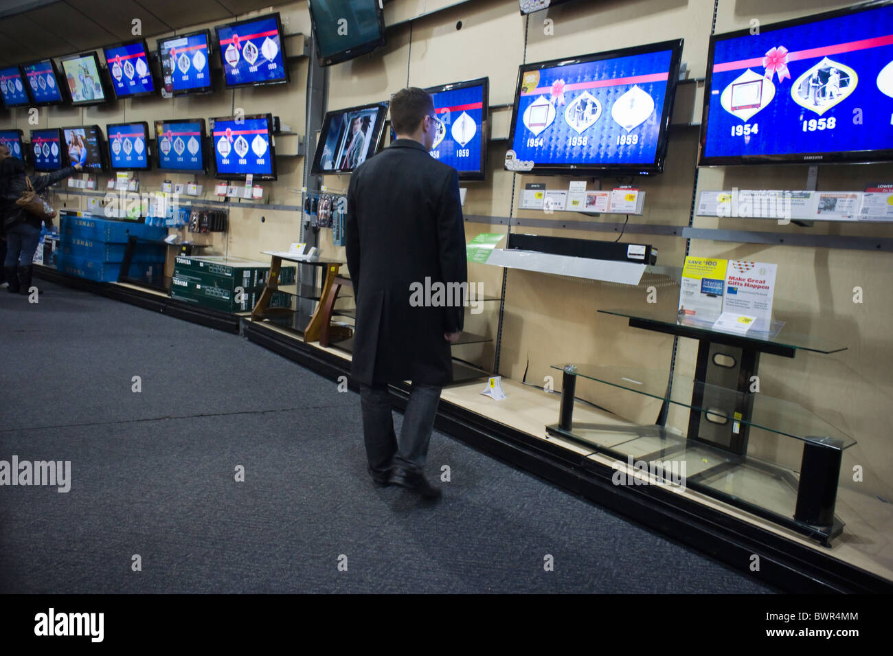 Tv screens store display hires stock photography and images Alamy