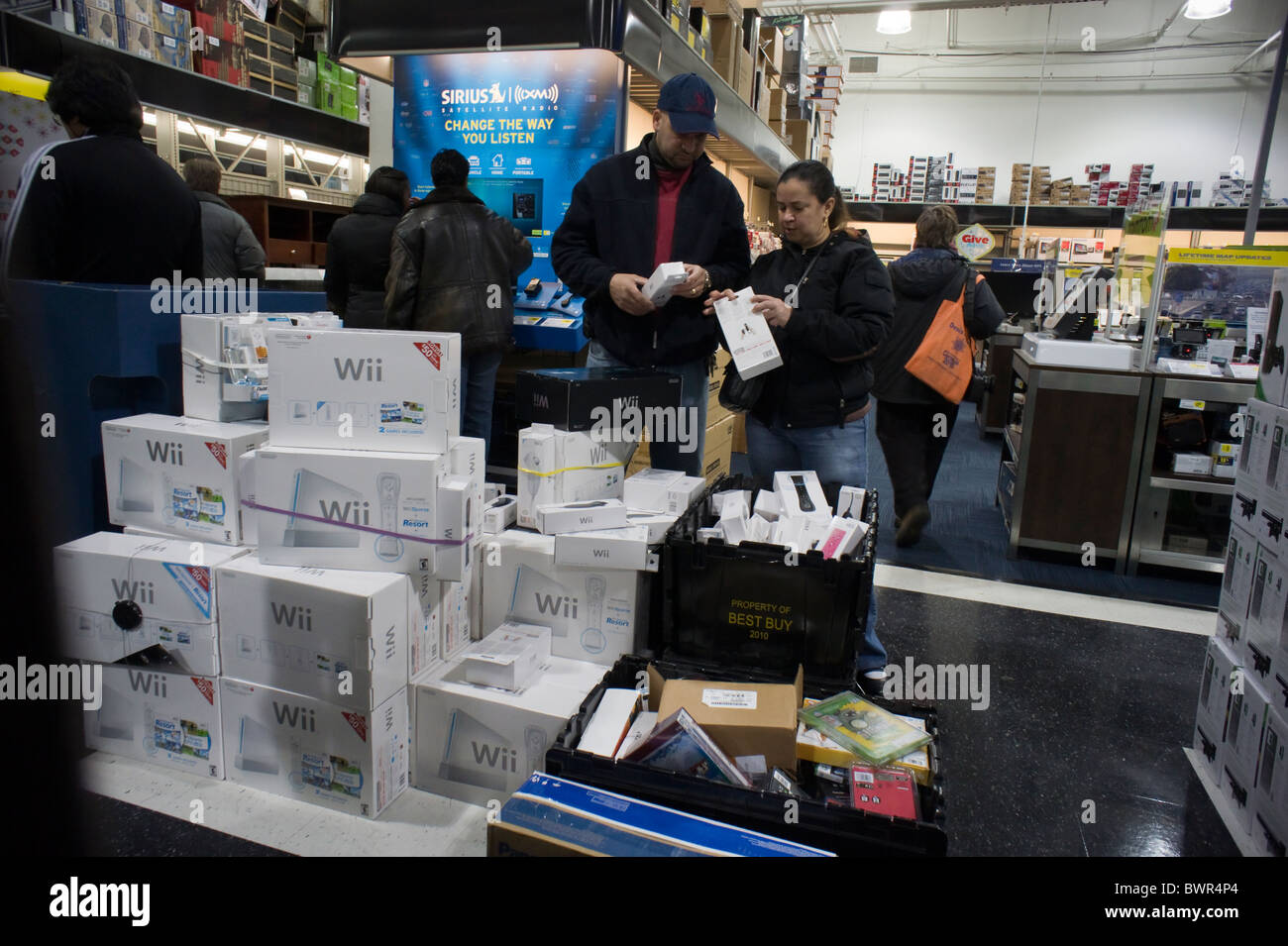 Shoppers inspect boxes of Nintendo Wii games in a Best Buy electronics  store in Elmhurst in the New York borough of Queens Stock Photo - Alamy