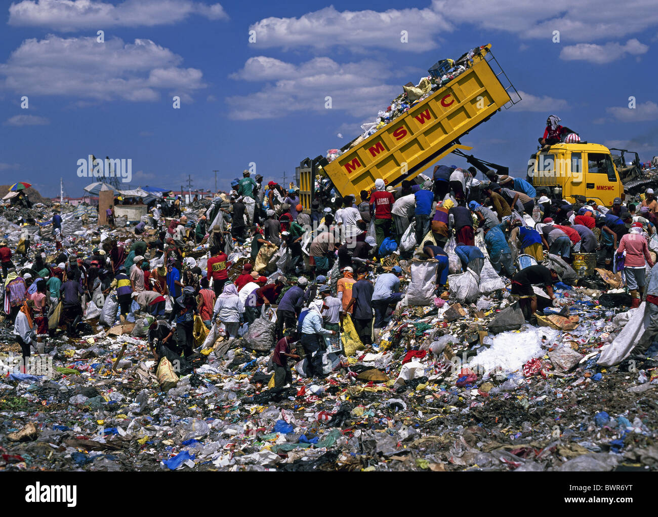 Philippines Manila City Garbage People searching into November 2007